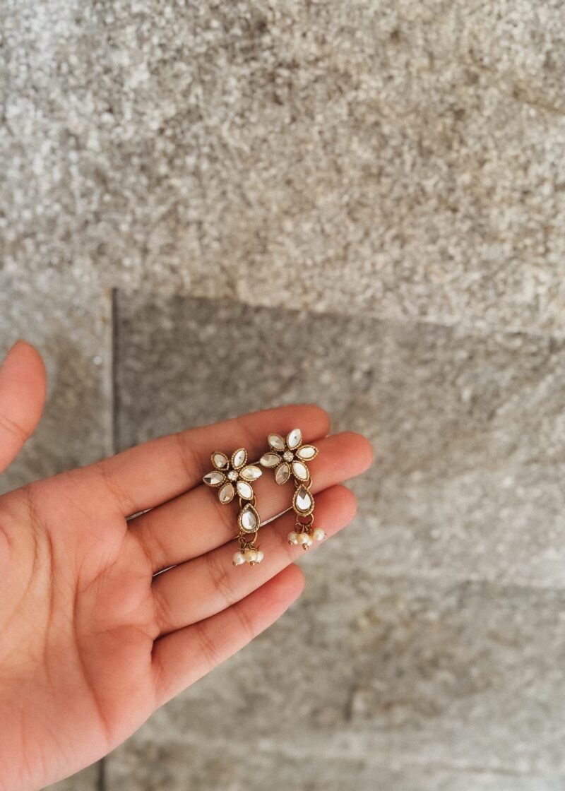 Phool Kundan earrings